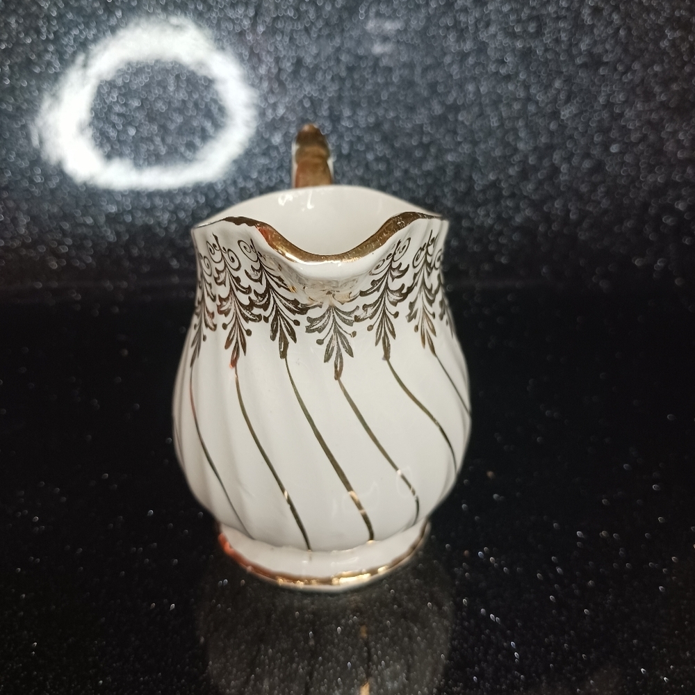 Vintage Sadler Cream and Gold Ornate Creamer. - Picture 4 of 6